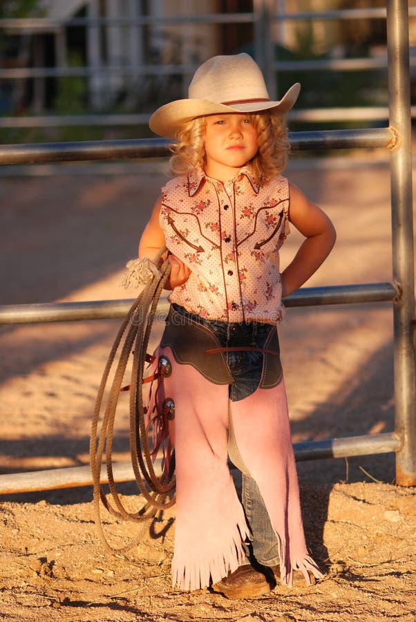 Pequeño cowgirl adorable. imagen de archivo libre de regalías