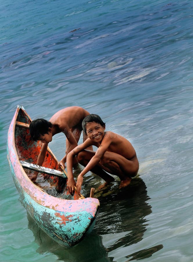 Pequeño pescador In Sebesi Island