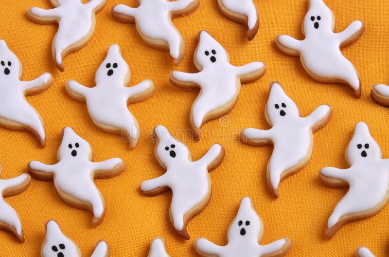 Pequeños fantasmas dulces de Halloween imágenes de archivo libres de regalías Pequeños fantasmas dulces de Halloween imágenes de archivo libres de regalías