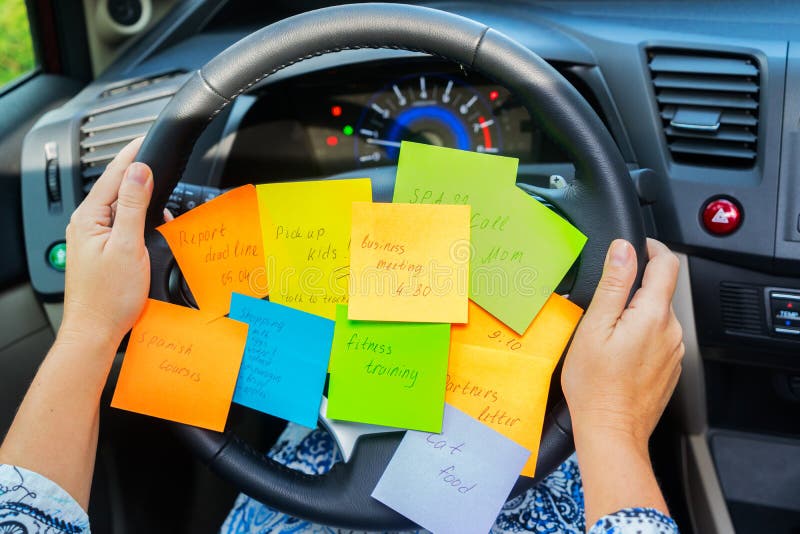 per fare lista in un'automobile immagine stock libera da diritti per fare lista in un'automobile immagine stock libera da diritti