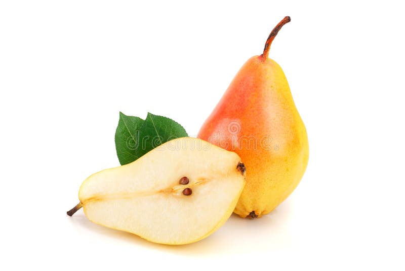 Pera gialla rossa matura due con i frutti delle foglie isolata su fondo bianco immagine stock Pera gialla rossa matura due con i frutti delle foglie isolata su fondo bianco immagine stock
