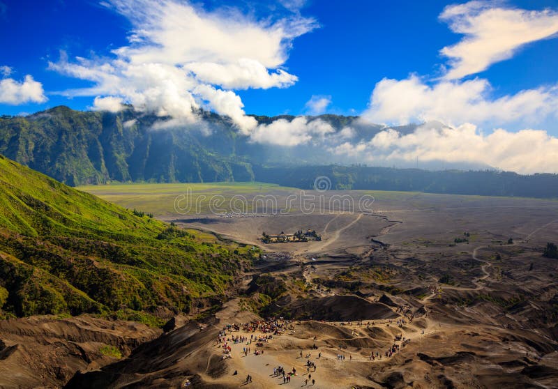 Percorso per montare il vulcano di Bromo, Indonesia immagine stock libera da diritti Percorso per montare il vulcano di Bromo, Indonesia immagine stock libera da diritti