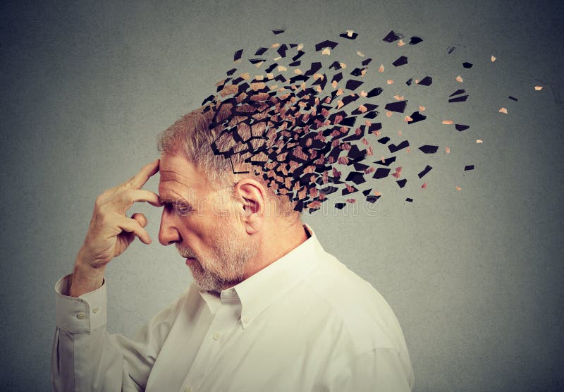 Perdita di memoria dovuto demenza Parti perdenti dell'uomo senior della testa come segno della funzione in diminuzione di mente Perdita di memoria dovuto demenza Parti perdenti dell'uomo senior della testa come segno della funzione in diminuzione di mente