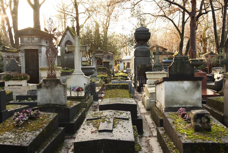 Atardecer en cementerio, París, Francia.