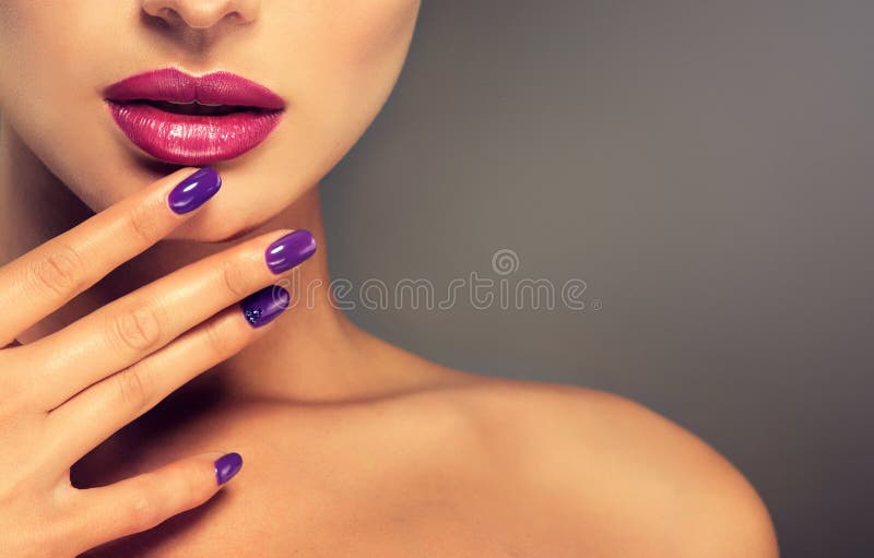 Perfecte, heldere lippen royalty-vrije stock foto's Perfecte, heldere lippen royalty-vrije stock foto's