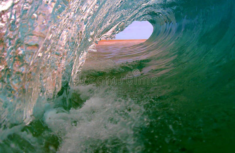 perfekt surfa wave för hav royaltyfria bilder perfekt surfa wave för hav royaltyfria bilder