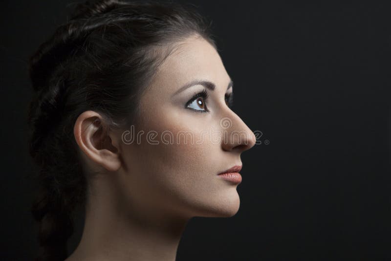 Perfil da jovem mulher imagem de stock royalty free Perfil da jovem mulher imagem de stock royalty free