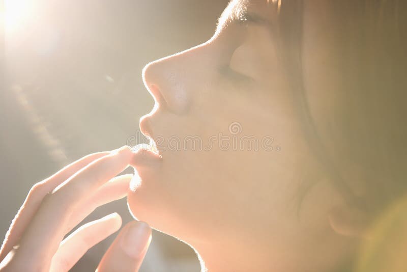Perfil da mulher nova imagem de stock Perfil da mulher nova imagem de stock