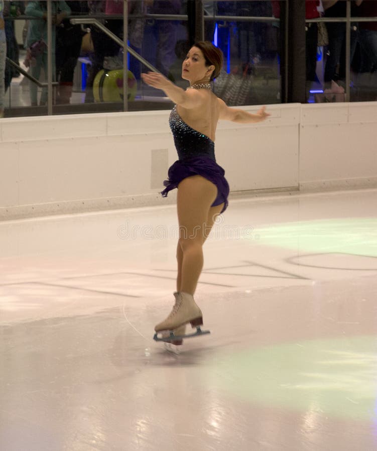 Performance olympique de patinage artistique de YuKa SaTo de champion photos stock Performance olympique de patinage artistique de YuKa SaTo de champion photos stock
