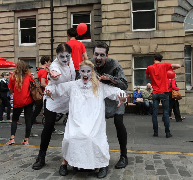 Performers of Dracula at Edinburgh Fringe. EDINBURGH- AUGUST 16: Members of 4Theatre Productions publicize their show Dracula during Edinburgh Fringe Festival on royalty free stock image Performers of Dracula at Edinburgh Fringe. EDINBURGH- AUGUST 16: Members of 4Theatre Productions publicize their show Dracula during Edinburgh Fringe Festival on royalty free stock image