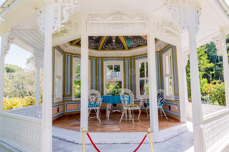 Pergola στο Μουσείο Μπούρσα Ατατούρκ (Bursa Atürk Evi Müzesi), ιστορικό μουσείο οικιών στη Μπούρσα της Τουρκίας στοκ φωτογραφία Pergola στο Μουσείο Μπούρσα Ατατούρκ (Bursa Atürk Evi Müzesi), ιστορικό μουσείο οικιών στη Μπούρσα της Τουρκίας στοκ φωτογραφία