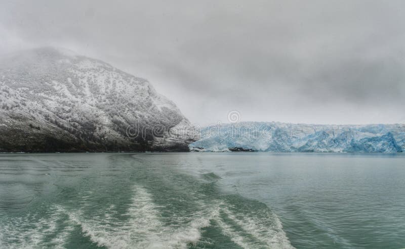 Perito moreno glaciar calafate vacaciones de invierno al aire libre naturaleza belleza paisaje helado lago nevado montaÃ±as