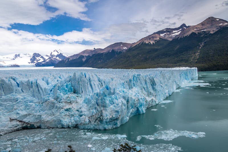 Perito Moreno Glacier en el parque nacional del Los Glaciares en la Patagonia - EL Calafate, Santa Cruz, la Argentina fotografía de archivo libre de regalías Perito Moreno Glacier en el parque nacional del Los Glaciares en la Patagonia - EL Calafate, Santa Cruz, la Argentina fotografía de archivo libre de regalías