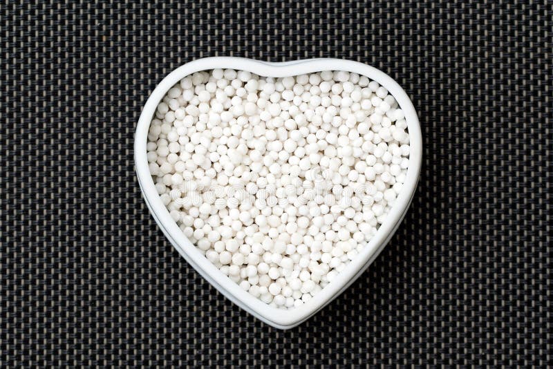 Perles de tapioca séchées dans un bol. Perles de tapioca séchées dans la vue supérieure du bol
