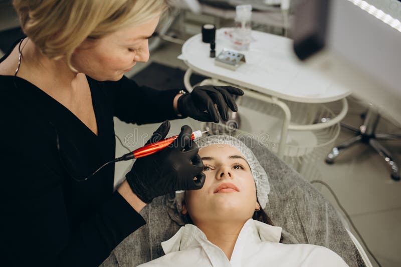 Permanent Makeup Treatment. Permanent Makeup on Eyebrows. Beautician