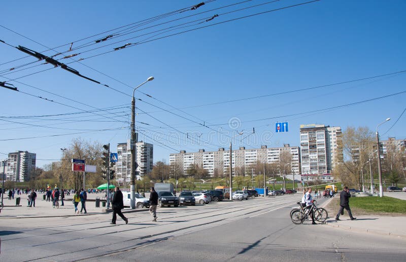 Permanent Ryssland - April 30 2016: Stadslandskap, tvärgator av s royaltyfria foton Permanent Ryssland - April 30 2016: Stadslandskap, tvärgator av s royaltyfria foton