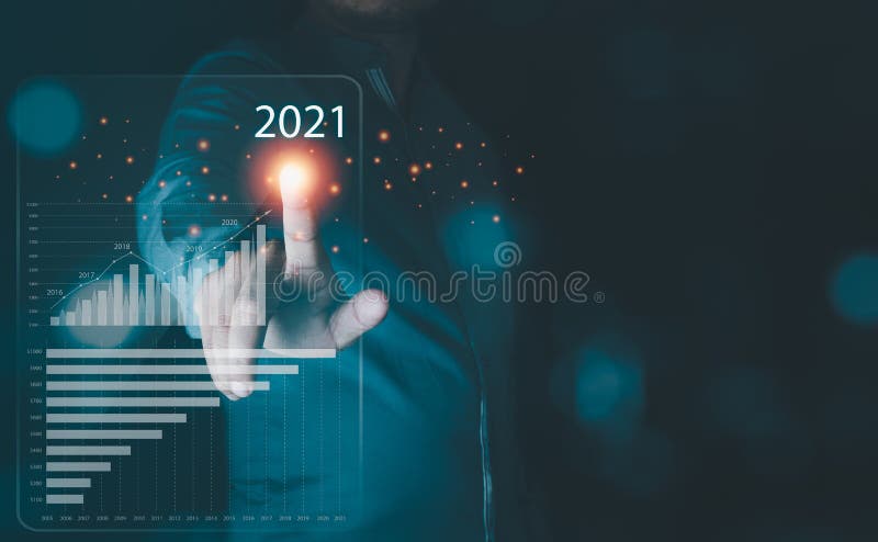 Persoane din mediul de afaceri asiatic care ating holograme de transformare digitală. royalty free stock photo