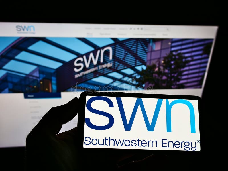 Person holding smartphone with logo of US gas company Southwestern Energy Co. (SWN) on screen in front of website.