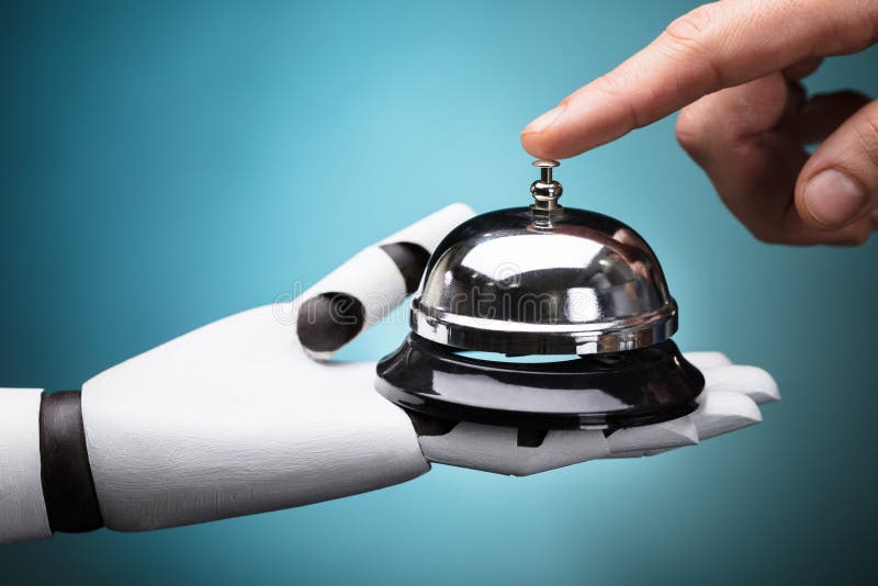 Person Ringing Service Bell Hold vid roboten fotografering för bildbyråer Person Ringing Service Bell Hold vid roboten fotografering för bildbyråer
