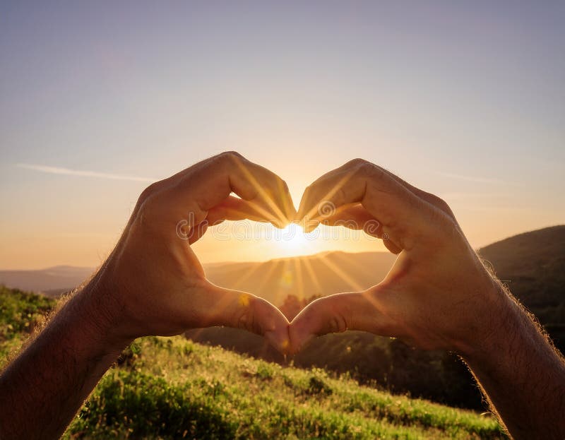 Persona che fa il cuore con le mani sopra il tramonto naturale. Gente felice. Silhouette illustrazione vettoriale