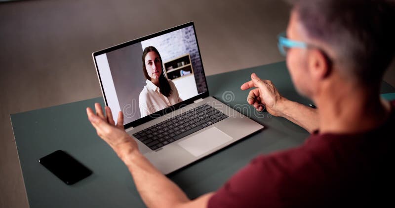 Persona Con Video Chat Con Donna fotografia stock libera da diritti