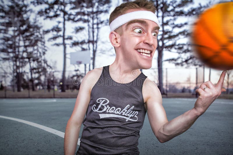 Persona in Grey Tank Top Spinning Ball sull'indice immagine stock libera da diritti Persona in Grey Tank Top Spinning Ball sull'indice immagine stock libera da diritti