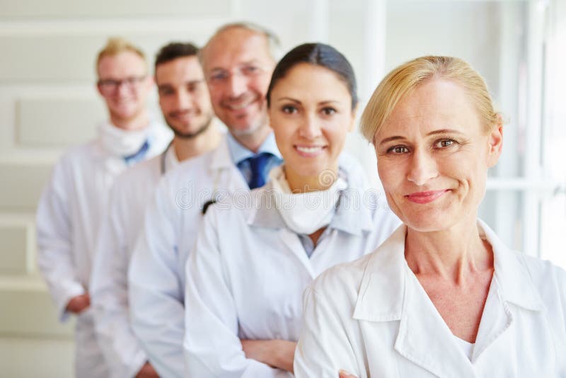 Personale della clinica come gruppo immagine stock libera da diritti Personale della clinica come gruppo immagine stock libera da diritti