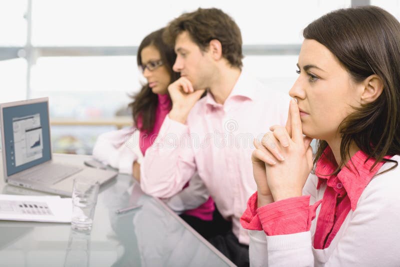 Personalsitzung im Büro lizenzfreies stockfoto Personalsitzung im Büro lizenzfreies stockfoto