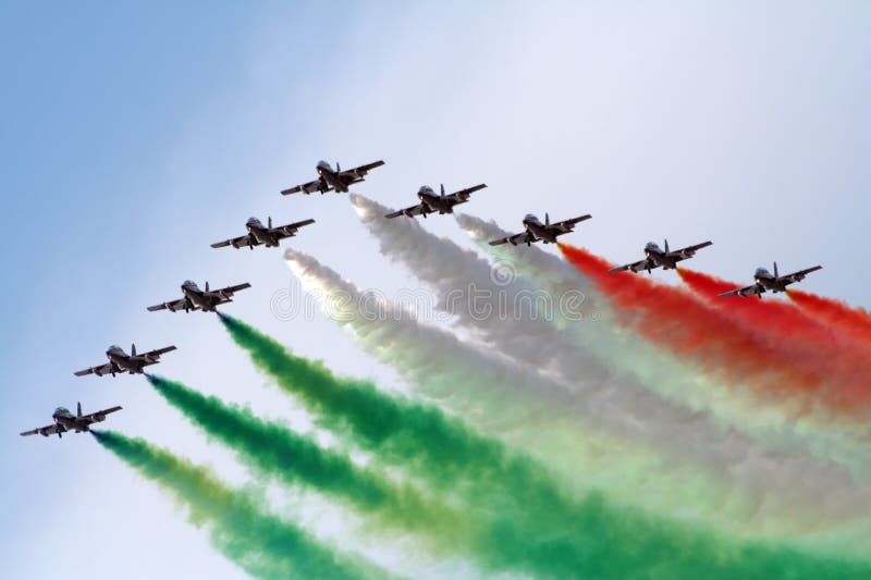 Personas italianas de Frecce Tricolori imagen de archivo Personas italianas de Frecce Tricolori imagen de archivo