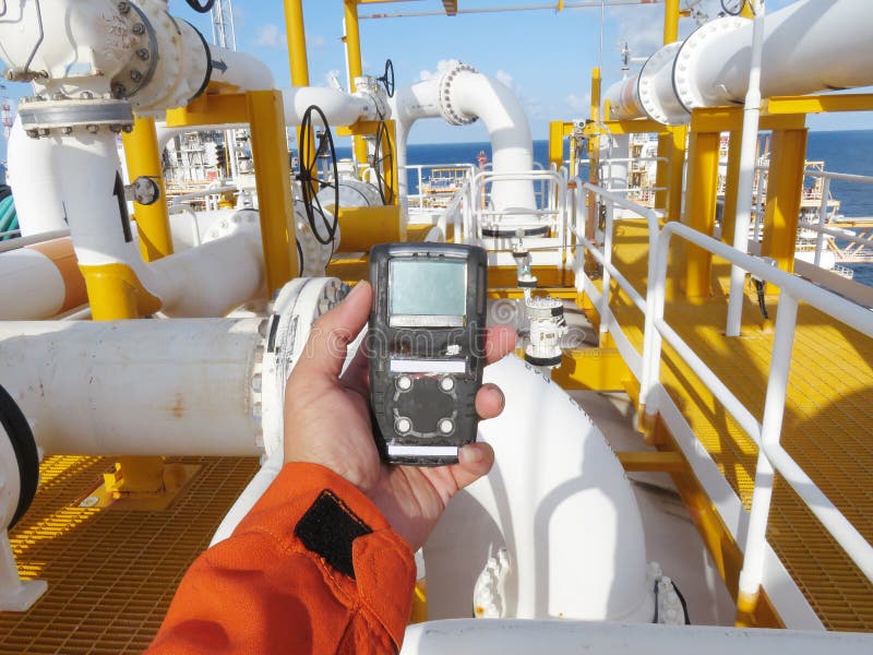 Personlig H2S-gasavk?nnare, kontrollgasl?cka S?kerhetsbegrepp av s?kerhet och trygghetsystemet arkivbilder Personlig H2S-gasavk?nnare, kontrollgasl?cka S?kerhetsbegrepp av s?kerhet och trygghetsystemet arkivbilder