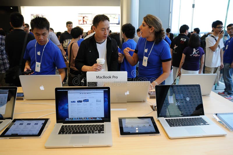 Personne de ventes dans la mémoire d'Apple photos stock Personne de ventes dans la mémoire d'Apple photos stock