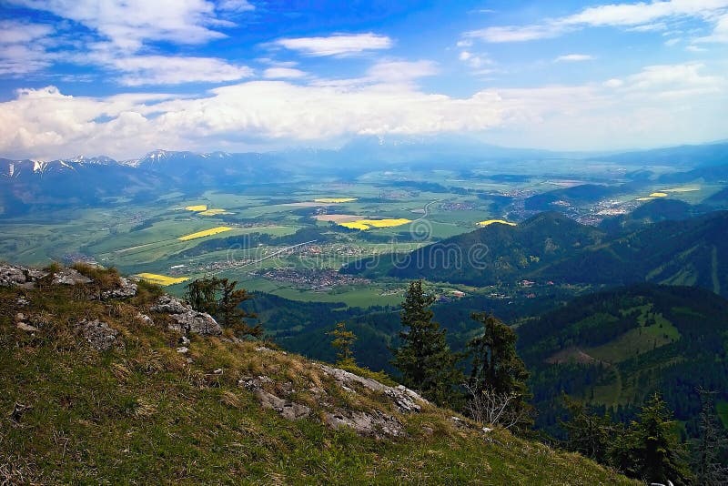 Pohľad na horný Liptov z vrchu Poludnica