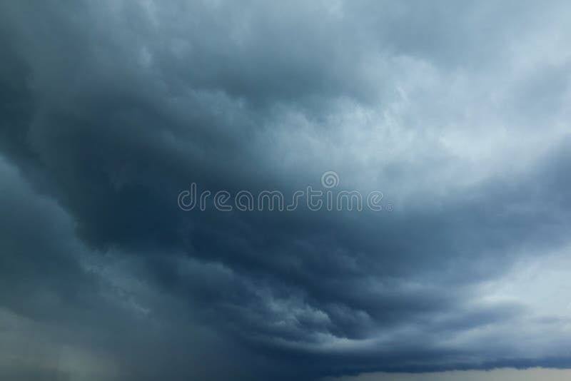 Bầu trời mưa (Rainy Sky): Cùng nhìn lên những đám mây dày đặc trên trời, chúng ta sẽ tìm thấy một nguồn cảm hứng đặc biệt. Những đám mây chất chứa nhiều bản sắc và vẻ đẹp khác nhau, chúng ta có thể tìm thấy dấu ấn của sự sống ngay trên trời. Hãy để tâm trí bay bổng cùng không gian bầu trời mưa nhé. Translation: Looking up at the thick clouds in the sky, we will find a special source of inspiration. The clouds contain many different colors and beauties, where we can find the imprint of life in the sky. Let’s expand our minds with the rainy sky.