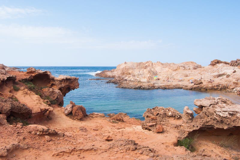 Perspektivisk förkortning på Pregonda strandområde av Menorca ett spanskt islan royaltyfria foton