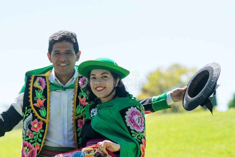 peruvian couple on accion!