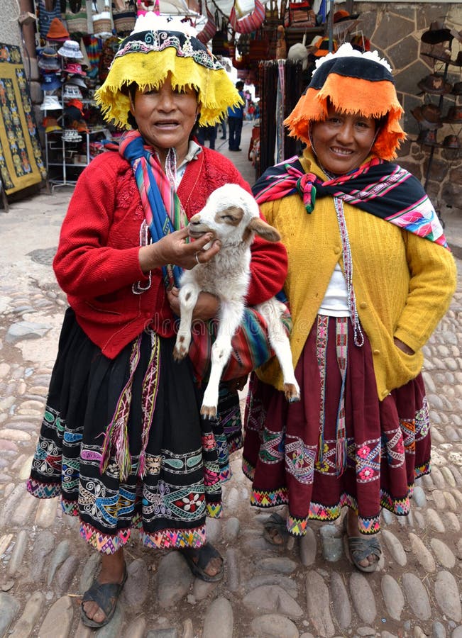 Peruvian women in traditional clothing in Pisac.