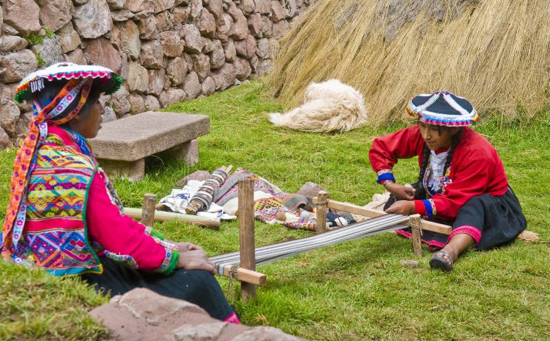 Peruvian women weaving