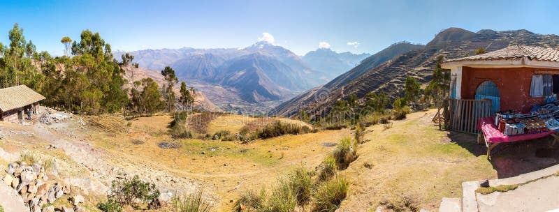 Perú, ruinas del Ollantaytambo-inca del valle sagrado en las montañas de los Andes, Suramérica imagen de archivo libre de regalías Perú, ruinas del Ollantaytambo-inca del valle sagrado en las montañas de los Andes, Suramérica imagen de archivo libre de regalías