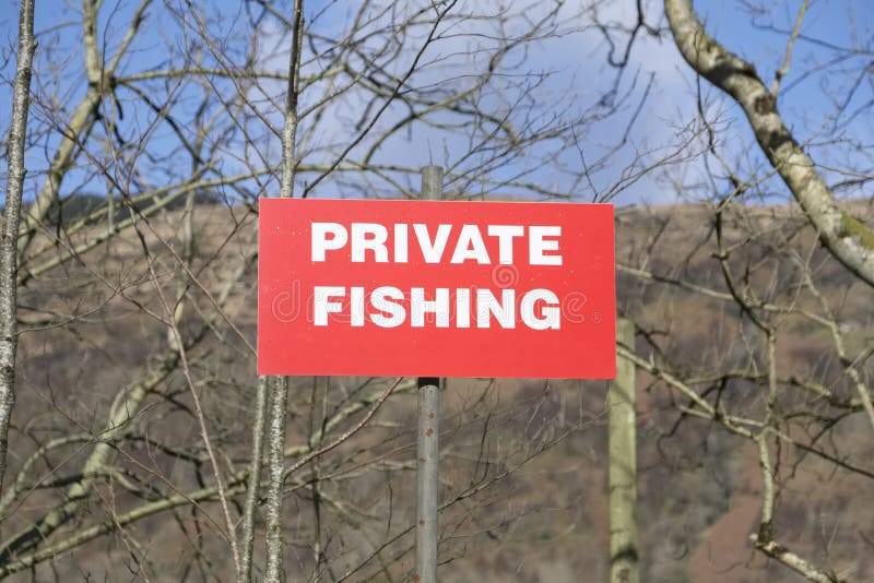 Pesca del segno privato nel lago fotografia stock Pesca del segno privato nel lago fotografia stock