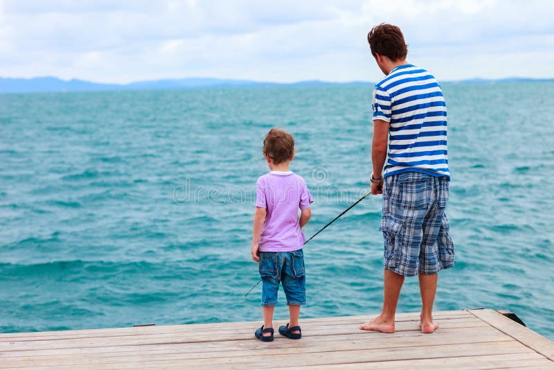 Pesca do pai e do filho junto imagens de stock Pesca do pai e do filho junto imagens de stock