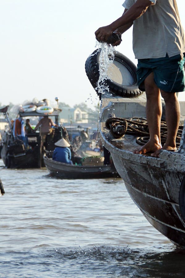 Pescador vietnamita imágenes de archivo libres de regalías Pescador vietnamita imágenes de archivo libres de regalías