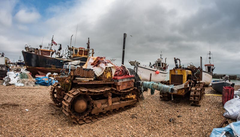 Pescherecci sulla spiaggia a Hastings immagine stock libera da diritti Pescherecci sulla spiaggia a Hastings immagine stock libera da diritti