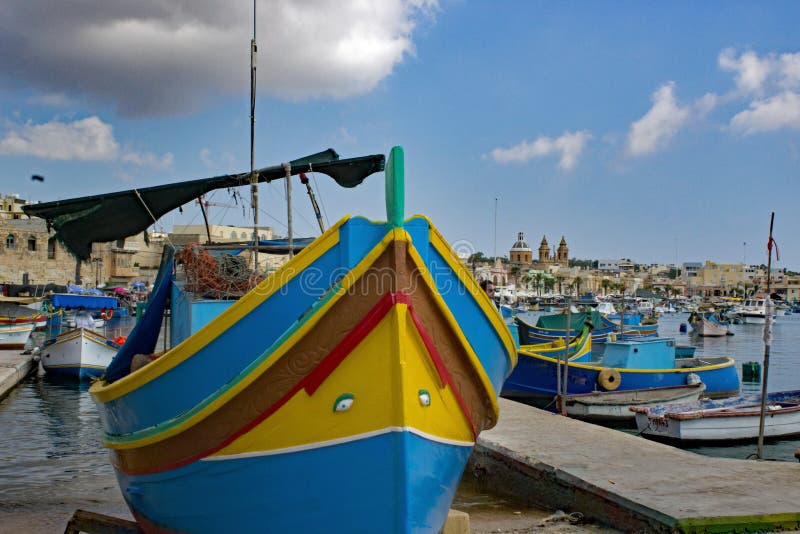 Peschereccio tradizionale maltese Luzzu fotografia stock Peschereccio tradizionale maltese Luzzu fotografia stock