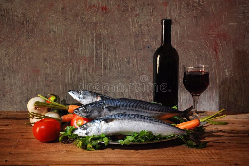 Pesci per alimento e vino fotografia stock libera da diritti Pesci per alimento e vino fotografia stock libera da diritti
