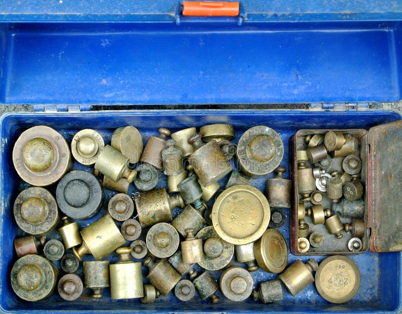 pesi del metallo per le scale immagine stock libera da diritti pesi del metallo per le scale immagine stock libera da diritti