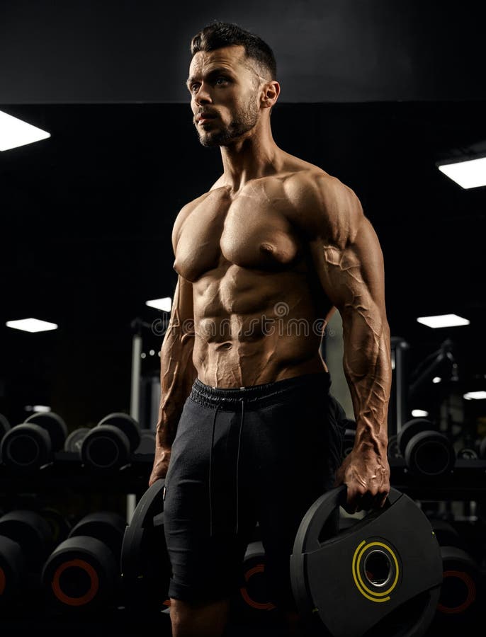 Peso muscular masculino del constructor de la carrocería fotos de archivo libres de regalías