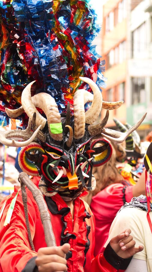 Pessoa Numa Máscara Negra Do Diabo Na Diablada Imagem de Stock Editorial -  Imagem de diabo, asas: 177228204