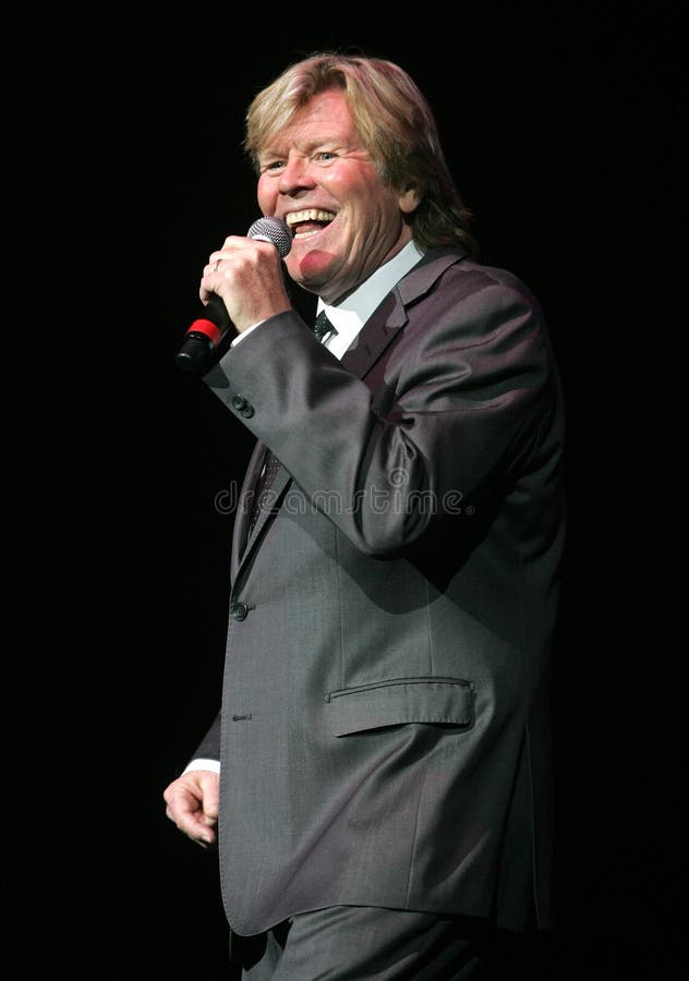 Peter Noone Performs in Concert Editorial Photo Image of herman