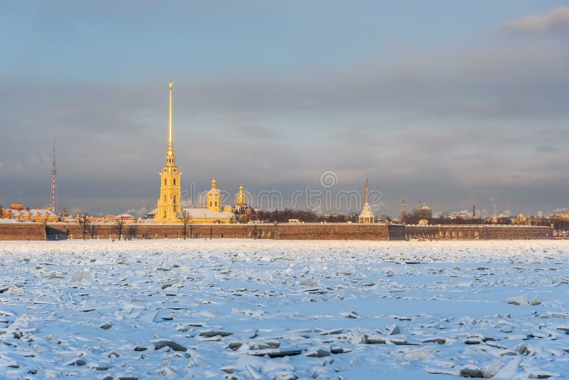 Петропавловский собор зимой СПБ