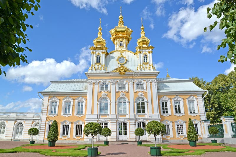 peterhof Russia Kościół święty Peter i Paul w Uroczystym Peterhof pałac Odgórny ogród zdjęcie royalty free peterhof Russia Kościół święty Peter i Paul w Uroczystym Peterhof pałac Odgórny ogród zdjęcie royalty free